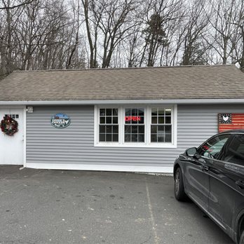 Greer's Chicken - Outside - Chicken Wings Near Me - Bristol, Connecticut