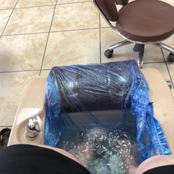 Hugo Nails - The soak.