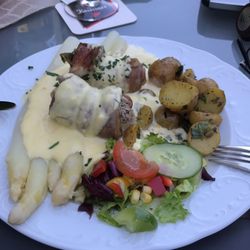 Zum Gutshof - Fantastischer Biergarten und sehr leckeres Essen. Wir haben gleich noch einmal gebucht.