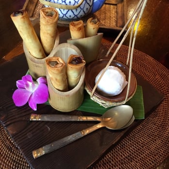 Thaï Royal - Fabuleux Nems au chocolat / ananas et sa délicieuse boule de glace coco :) - Thai Near Me - Paris, 75