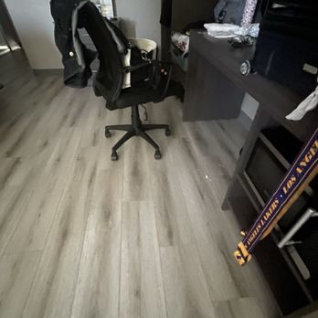 Harborside Hotel - A rolling chair in an ADA room. - Hotels Near Me - Oxon Hill, Maryland