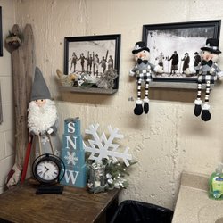 Royal Mountain Ski Area - Bathroom decor in the woman's bathroom at Royal Mountain