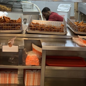 Popeyes - another no mask, no gloves. - Fast Food Near Me - Indianapolis, Indiana