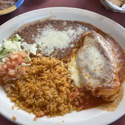 El Erradero - Chile relleno lunch plato