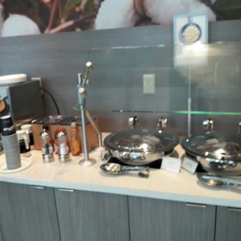 Fairfield by Marriott Inn & Suites Savannah Midtown - Breakfast station - Hotels Near Me - Savannah, Georgia