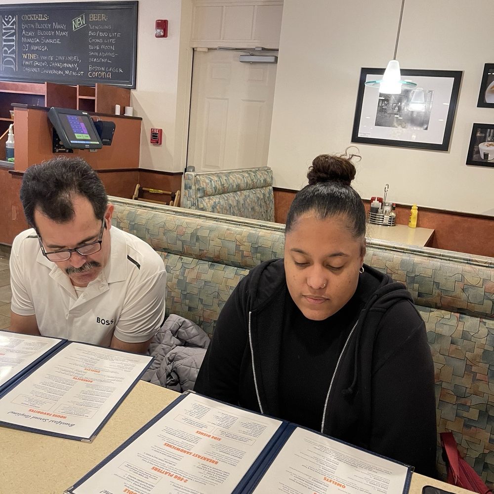 The Riverdale Diner - Diners Near Me - Shelton, Connecticut