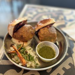 Cho:tu - Wada pau (vada pav)