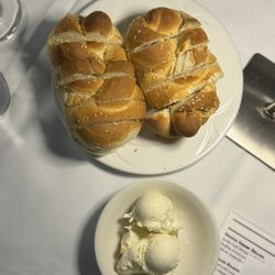 Austins Seafood & Steak House - Complimentary bread and butter