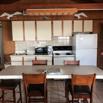 Ragged Edge Resort & Marina - Our deluxe 2 bedroom 2 bathroom apartments feature full kitchens, fully stocked with all of the cookware, and utensils you need. - Resorts Near Me - Islamorada, Florida Ragged Edge Resort & Marina - Our deluxe 2 bedroom 2 bathroom apartments feature full kitchens, fully stocked with all of the cookware, and utensils you need. - Resorts Near Me - Islamorada, Florida