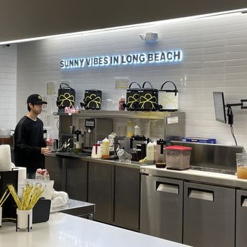Sunright Tea Studio - Cranking out the constant stream of orders. - Bubble Tea Near Me - Long Beach, California Sunright Tea Studio - Cranking out the constant stream of orders. - Bubble Tea Near Me - Long Beach, California