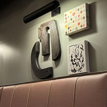 Earl’s Landing - Decor- 04.30.24 - Wine Bars Near Me - High Point, North Carolina Earl’s Landing - Decor- 04.30.24 - Wine Bars Near Me - High Point, North Carolina