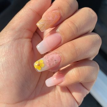 Gloss Nail Bar - acrylic set w/ dry flowers - Nail Salons Near Me - Anaheim, California Gloss Nail Bar - acrylic set w/ dry flowers - Nail Salons Near Me - Anaheim, California