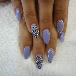 Spaxs Nail Bar - Almond shaped gel nails