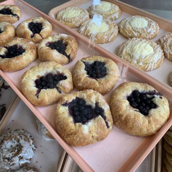 Hobnob Corner - Fresh pastries - American Near Me - Nashville, Indiana