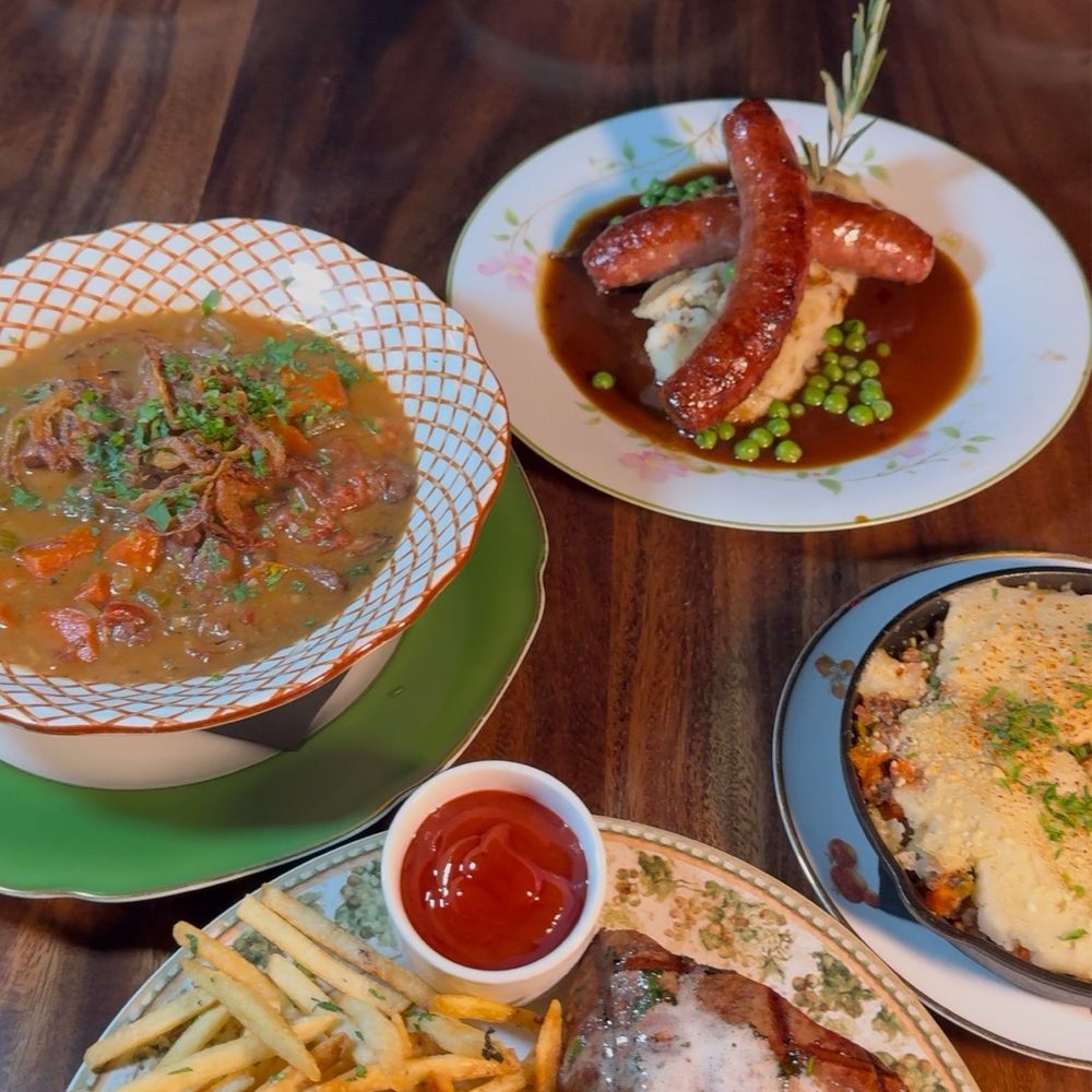 Gibson's Irish Pub - Guiness Beef stew, Bangers and Mash, Steak and Fries, Shepherds Pie - Irish Pub Near Me - Walnut Creek, California Gibson's Irish Pub - Guiness Beef stew, Bangers and Mash, Steak and Fries, Shepherds Pie - Irish Pub Near Me - Walnut Creek, California