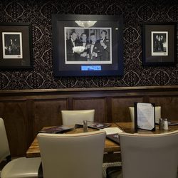 Frankie Bones Hilton Head - Table seating