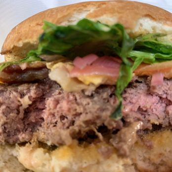 Artizen - Inside the juicy Artizen burger! - Cafes Near Me - Honolulu, Hawaii