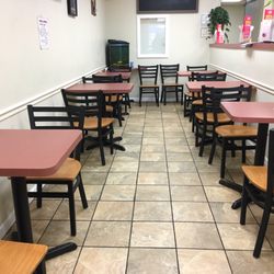 Bagels and Brunch Deli - Nice seating area away from the counter. Always an open table no matter when we go and always clean!