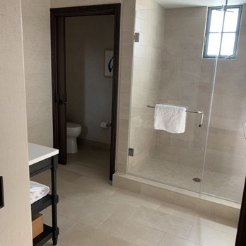 Harbor View Inn - North Wing Room - Large bathroom / shower with rain head - Hotels Near Me - Santa Barbara, California Harbor View Inn - North Wing Room - Large bathroom / shower with rain head - Hotels Near Me - Santa Barbara, California