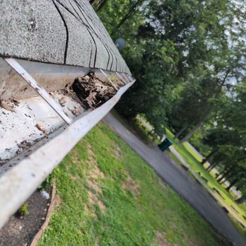 Clear Gutter Cleaning - Hand cleaning even the filthiest gutters is included in the standard service. - Gutter Services Near Me - Mt. Juliet, Tennessee Clear Gutter Cleaning - Hand cleaning even the filthiest gutters is included in the standard service. - Gutter Services Near Me - Mt. Juliet, Tennessee