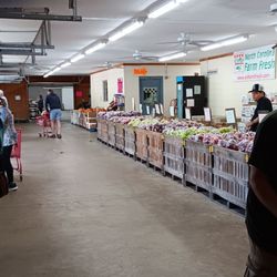 Barber Orchards Fruitstand - Fruit stand side