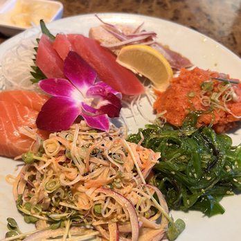 Sumo Sushi - Sashimi lunch special (comes with miso soup and rice) - Sushi Bars Near Me - Camarillo, California Sumo Sushi - Sashimi lunch special (comes with miso soup and rice) - Sushi Bars Near Me - Camarillo, California