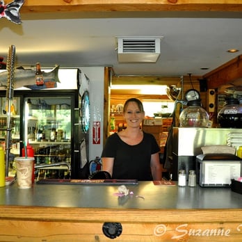 Tyee Landing - Friendly staff - Burgers Near Me - Oakland, Oregon