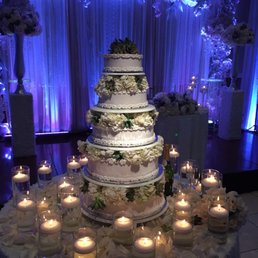 My cake looked even better than I hoped due to Helen's lovely choice of floral decoration! My cake looked even better than I hoped due to Helen's lovely choice of floral decoration!