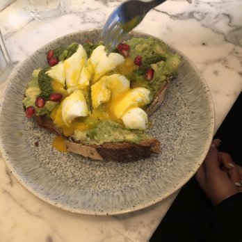 Ob-la-Di - Avocado Toast w/ added poached egg - Breakfast & Brunch Near Me - Paris, 75 Ob-la-Di - Avocado Toast w/ added poached egg - Breakfast & Brunch Near Me - Paris, 75