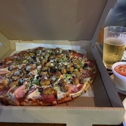 Big Mountain Pizza - "Wolf Mountain" pizza