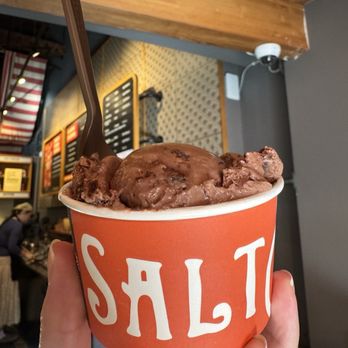 Salt & Straw - Split single scoop - Ice Cream & Frozen Yogurt Near Me - Portland, Oregon Salt & Straw - Split single scoop - Ice Cream & Frozen Yogurt Near Me - Portland, Oregon