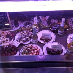 Cafe Werndl - Pralinen als Empfangsdamen ;-)
