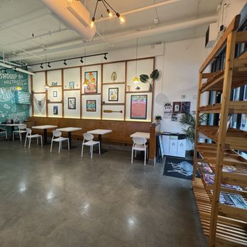 Just Poké Queen Anne - Clean bright modern dining area - Hawaiian Near Me - Seattle, Washington
