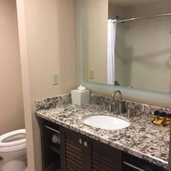 Best Western Plus Island Palms Hotel & Marina - Clean bathrooms - but no ventilation was a little bit of an annoyance - San Diego, CA