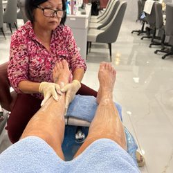 Best Nails Spa - Jeanie doing a fine job with my pedi today.