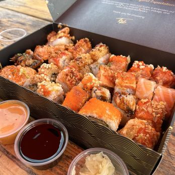 FOB Sushi Bar - Sushi box (largest size) - Sushi Bars Near Me - Seattle, Washington