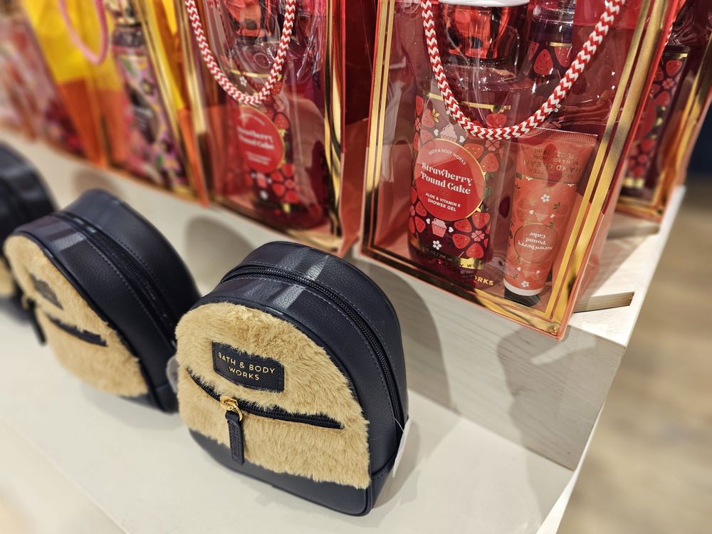 BATH & BODY WORKS Updated September 2024 10 Reviews 4847 Cal Sag