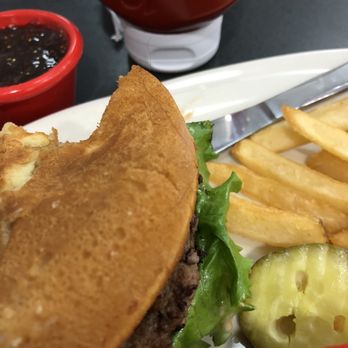 Friendly's - I told the manager there was a hair on my burger and she didn't believe me,she wasn't professional at all,not even an apologize from her SMH - Ice Cream & Frozen Yogurt Near Me - East Islip, New York