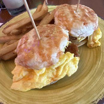 Toast Cedarburg - Spicy chicken biscuit sliders - Breakfast & Brunch Near Me - Cedarburg, Wisconsin Toast Cedarburg - Spicy chicken biscuit sliders - Breakfast & Brunch Near Me - Cedarburg, Wisconsin