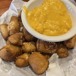 Getwell's Bar & Grill - Pretzels with beer cheese