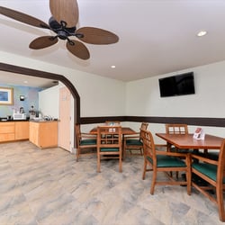 Econo Lodge - Breakfast Area with LED tv