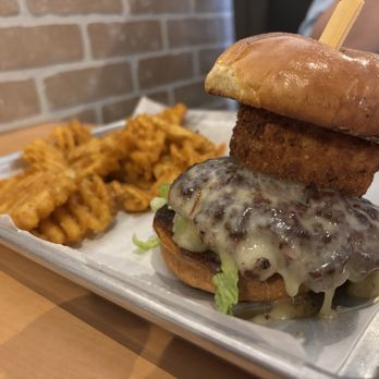 Louie's Grill - Mozzarella Burger - Pizza Near Me - Muskegon, Michigan