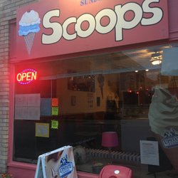 Anita's Scoops - Outside