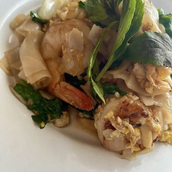 Glai Baan - Drunken noodle with shrimp - Thai Near Me - Phoenix, Arizona