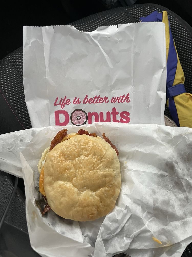 Town Donuts & Breakfast On Perkins Rd Logo