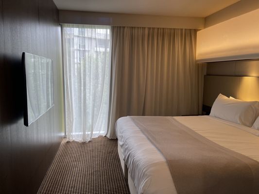 Hotel Realm by null