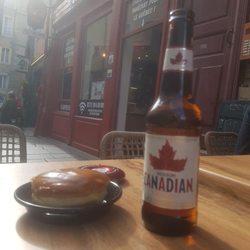 Poutinebros - Un beignet. Une bière. Un bip and the entry door.