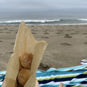 Le Cafe De La Plage - Berry Beignet - Coffee & Tea Near Me - Malibu, California Le Cafe De La Plage - Berry Beignet - Coffee & Tea Near Me - Malibu, California