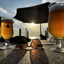 Beachclub Far Out - Mood
