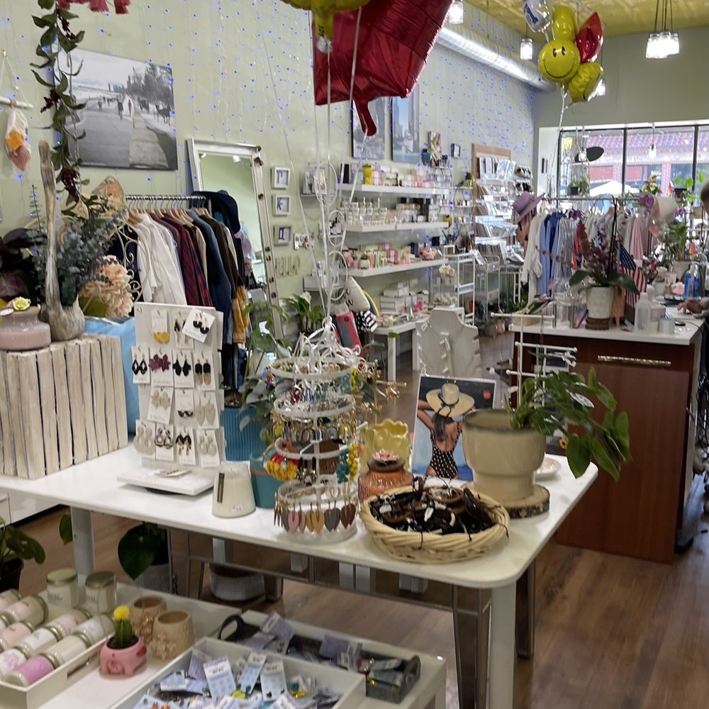 Raw Edge - Flowers & Gifts Near Me - Chicago, Illinois Raw Edge - Flowers & Gifts Near Me - Chicago, Illinois